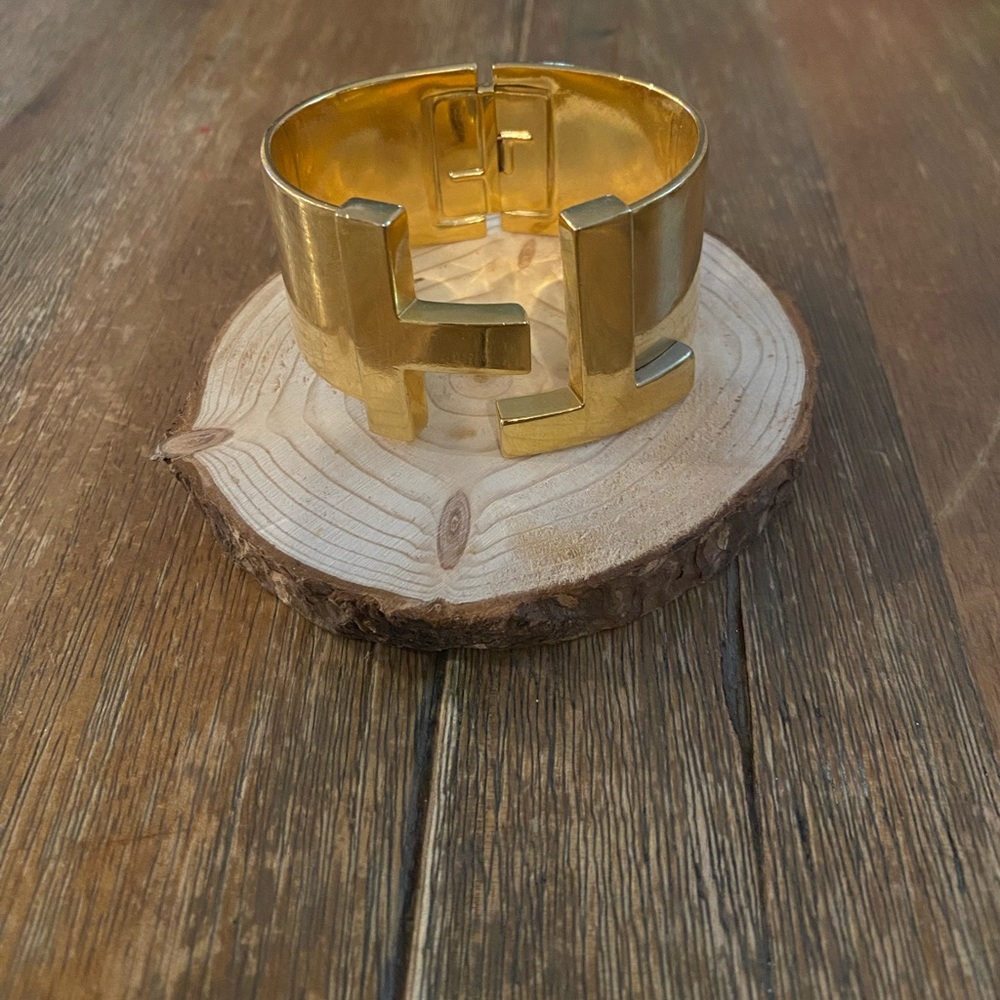 Vintage Rare Find Cuff Great Condition